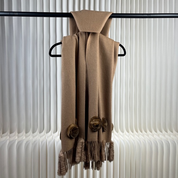 Elegant Tan Scarf with Fur Accents - Picture 10 of 16